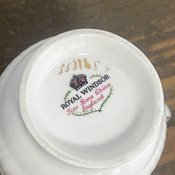 Royal Windsor Bone China Mugs Yellow Mimosa & Purple Floral Gold Rim England 2 - Picture 10 of 10